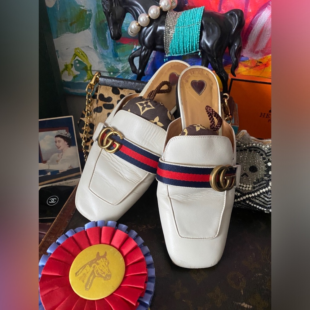 Cutie Vintage GUCCI White Slides Mules Flats SHOES Iconic Webbing and GG 38